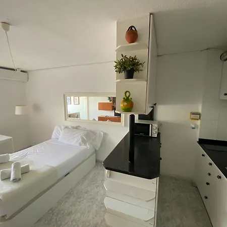 The Moon By Hello Homes * Сіджас